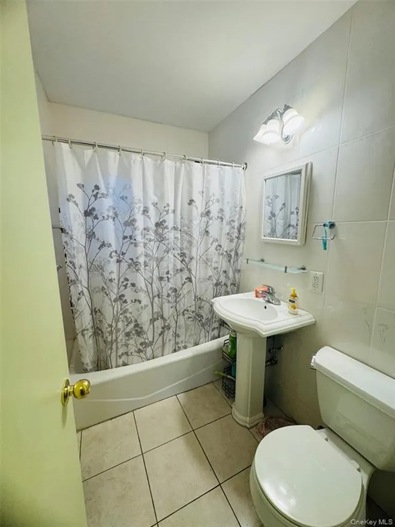 196-58 69th Avenue Fresh Meadows NY 11365