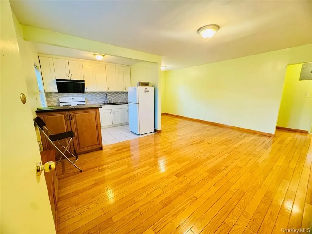 196-58 69th Avenue Fresh Meadows NY 11365