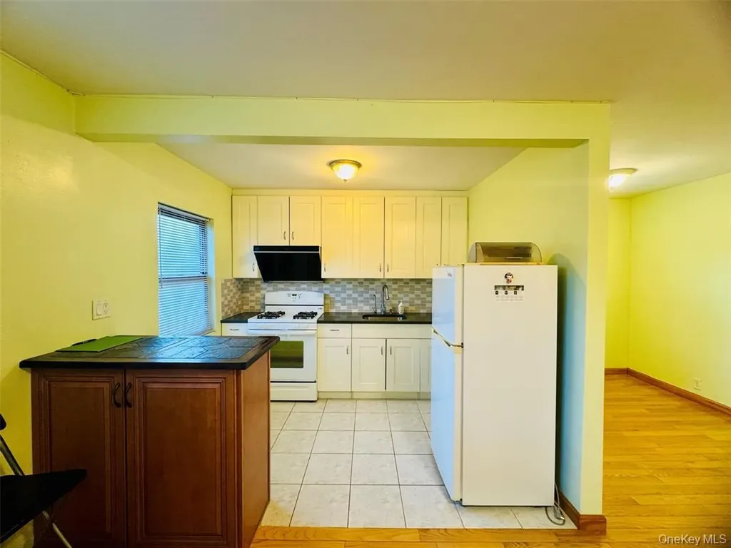 196-58 69th Avenue Fresh Meadows NY 11365
