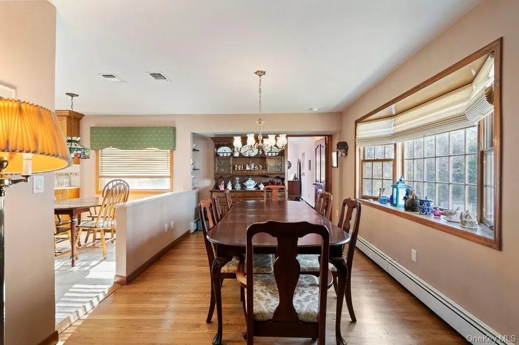 18 Barry Lane Syosset NY 11791