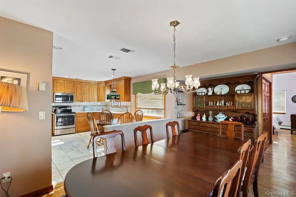 18 Barry Lane Syosset NY 11791