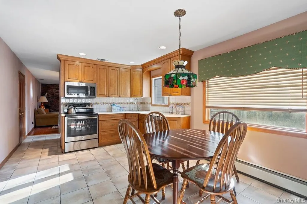 18 Barry Lane Syosset NY 11791