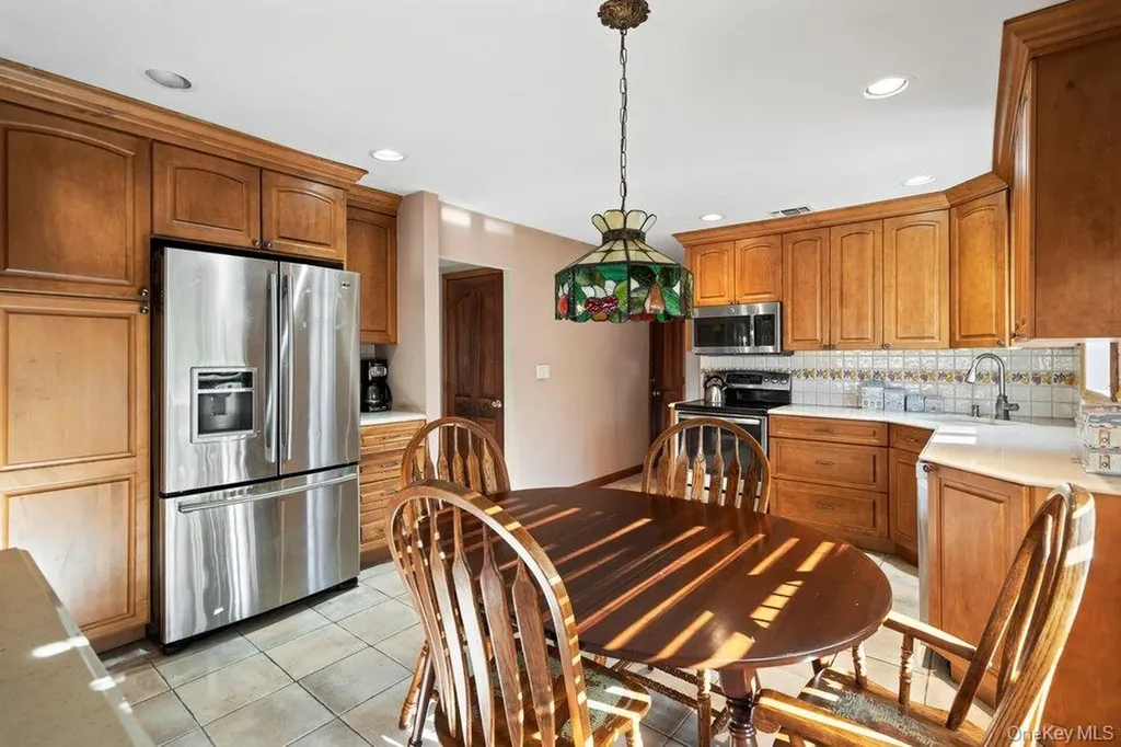 18 Barry Lane Syosset NY 11791