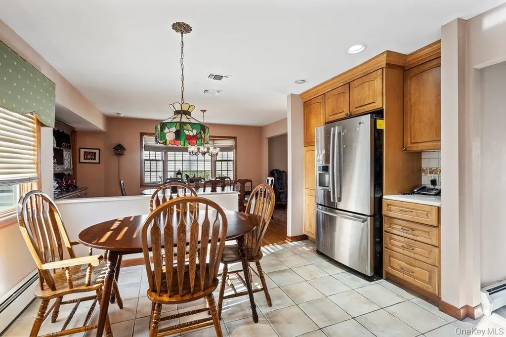 18 Barry Lane Syosset NY 11791