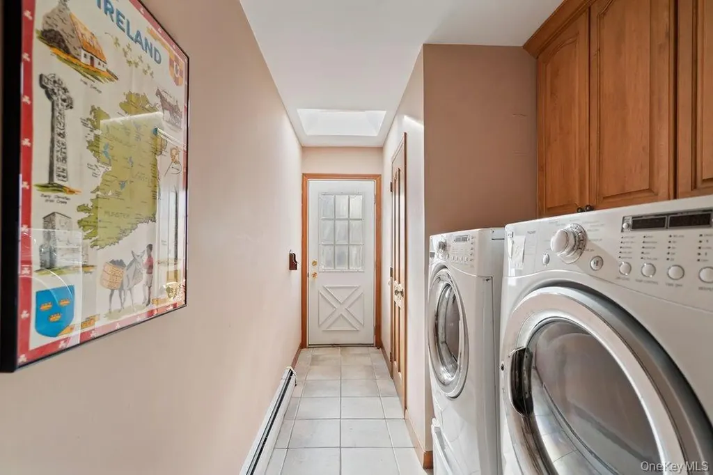 18 Barry Lane Syosset NY 11791