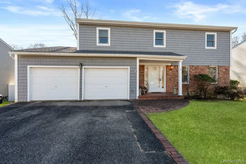 18 Barry Lane Syosset NY 11791