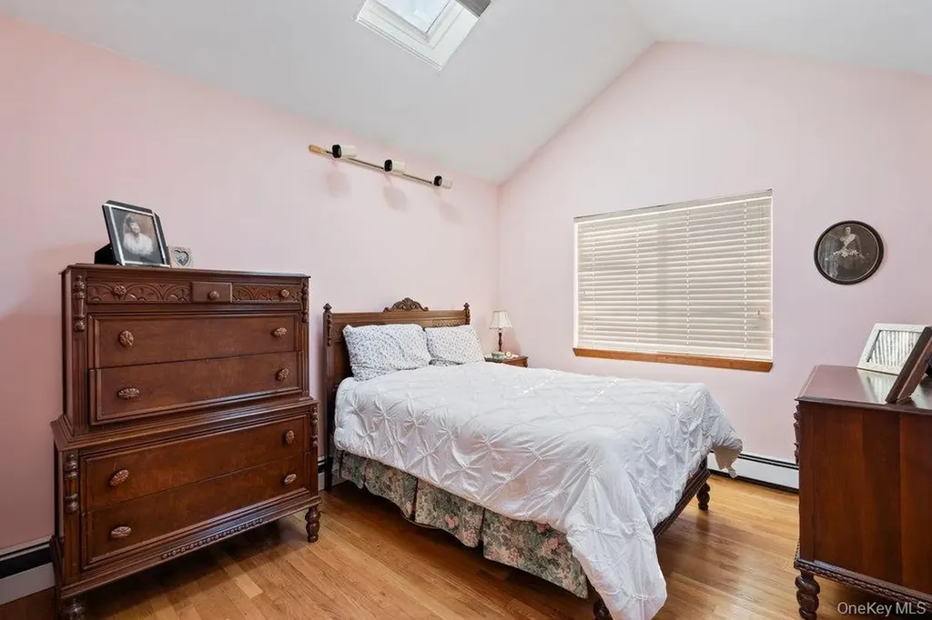 18 Barry Lane Syosset NY 11791