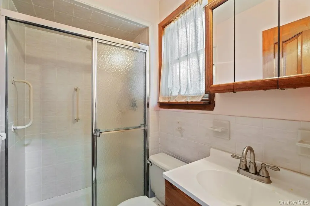 18 Barry Lane Syosset NY 11791