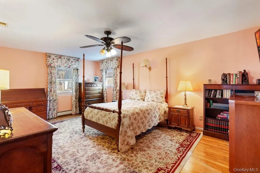 18 Barry Lane Syosset NY 11791