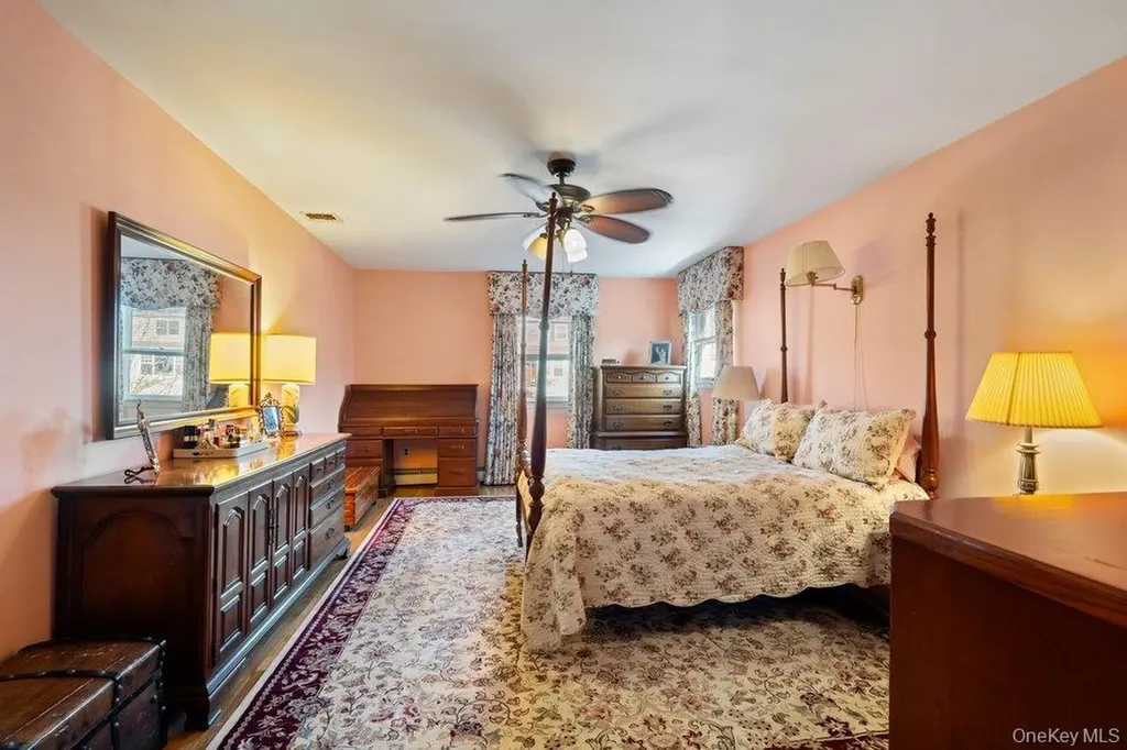 18 Barry Lane Syosset NY 11791