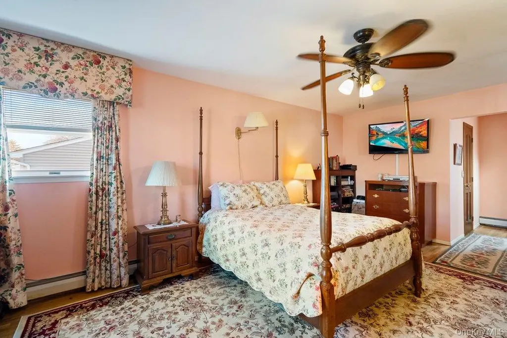 18 Barry Lane Syosset NY 11791