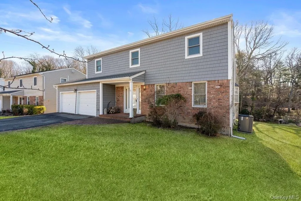 18 Barry Lane Syosset NY 11791