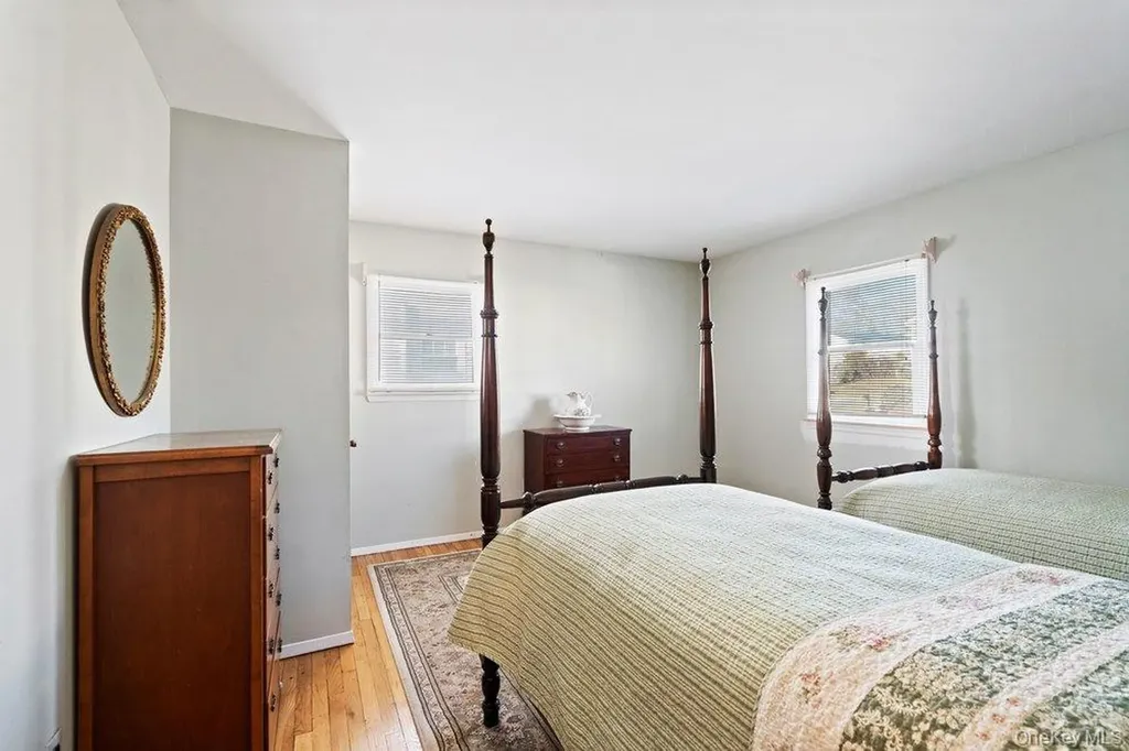 18 Barry Lane Syosset NY 11791