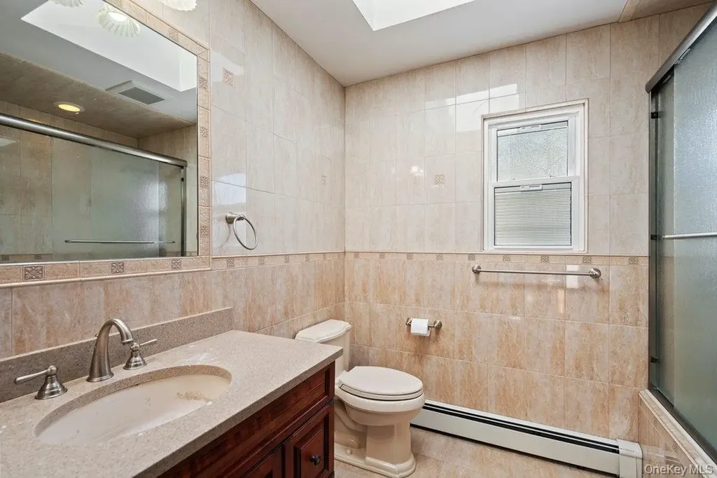 18 Barry Lane Syosset NY 11791