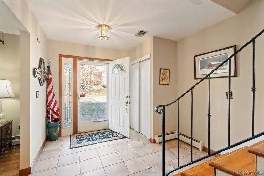 18 Barry Lane Syosset NY 11791