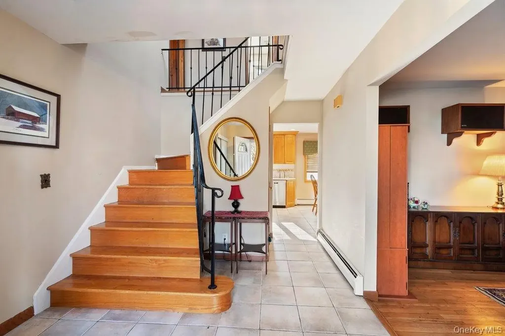 18 Barry Lane Syosset NY 11791