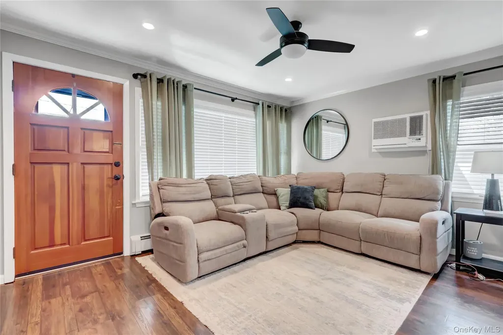 9 3rd Street West Islip NY 11795