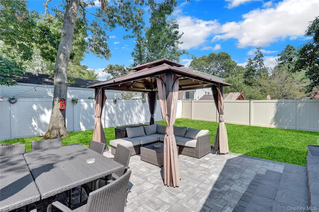 9 3rd Street West Islip NY 11795