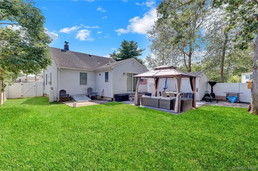 9 3rd Street West Islip NY 11795