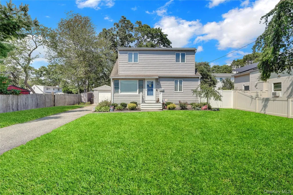 9 3rd Street West Islip NY 11795
