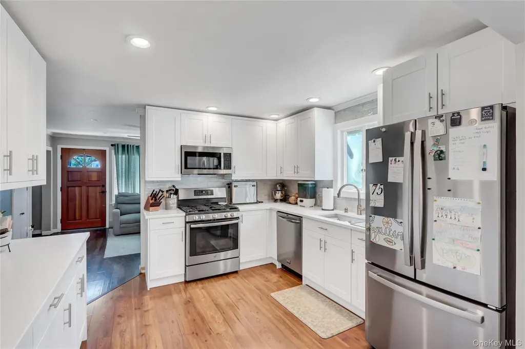 9 3rd Street West Islip NY 11795