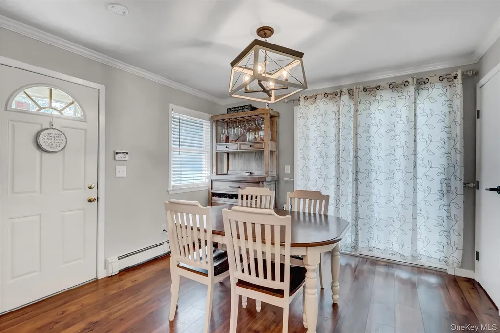 9 3rd Street West Islip NY 11795