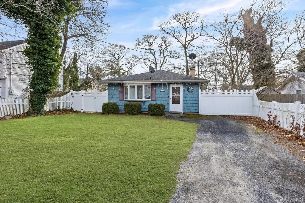 40 Fairview Drive Shirley NY 11967
