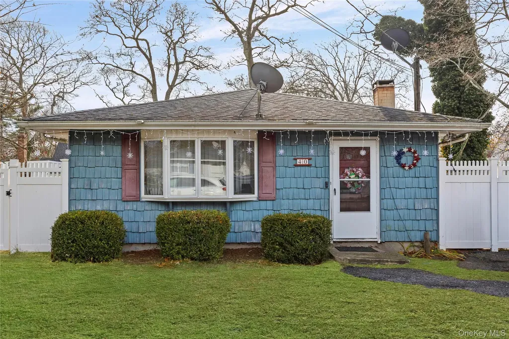 40 Fairview Drive Shirley NY 11967