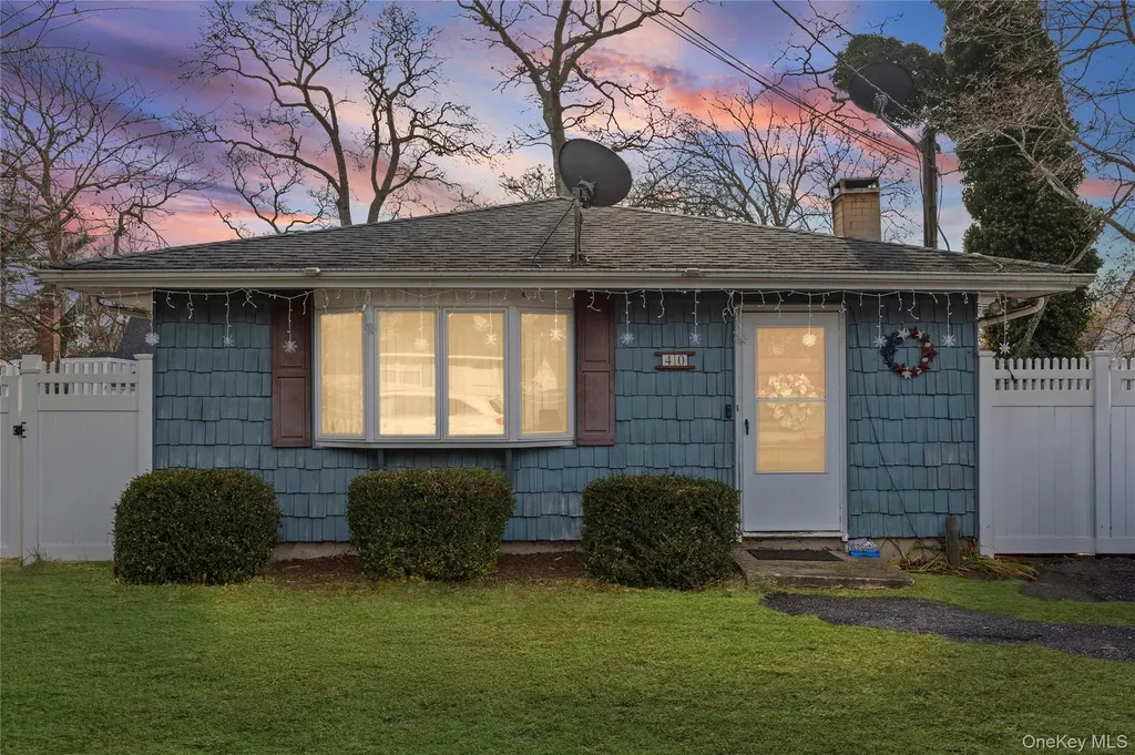 40 Fairview Drive Shirley NY 11967