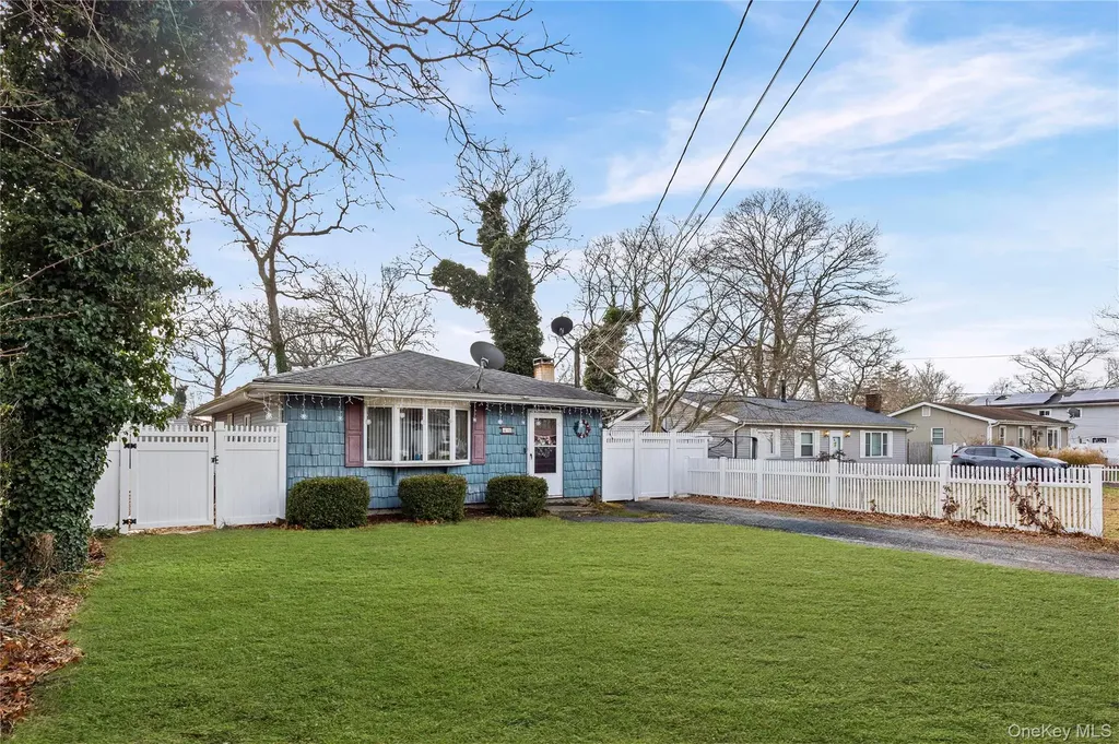 40 Fairview Drive Shirley NY 11967