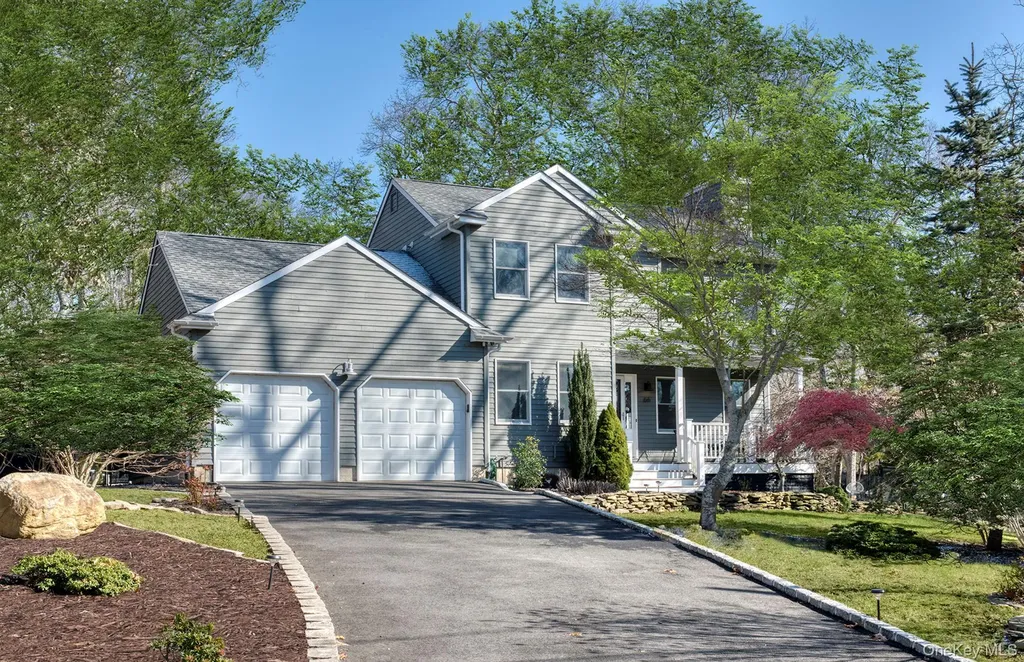 66 Knoll Road Southampton NY 11968