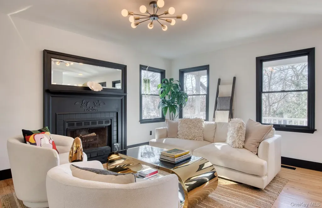 66 Knoll Road Southampton NY 11968