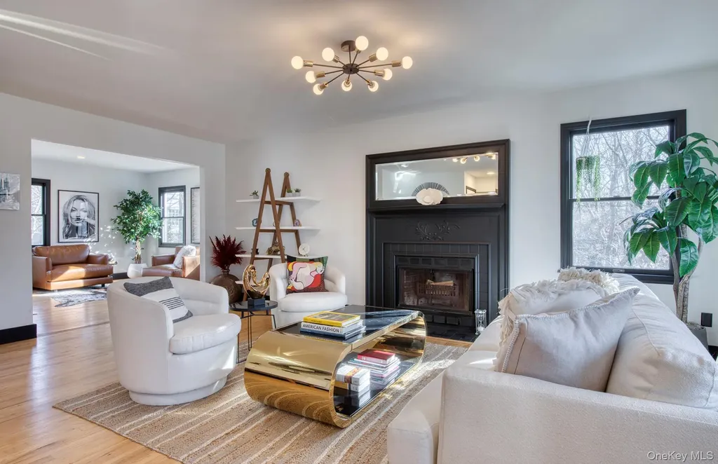 66 Knoll Road Southampton NY 11968