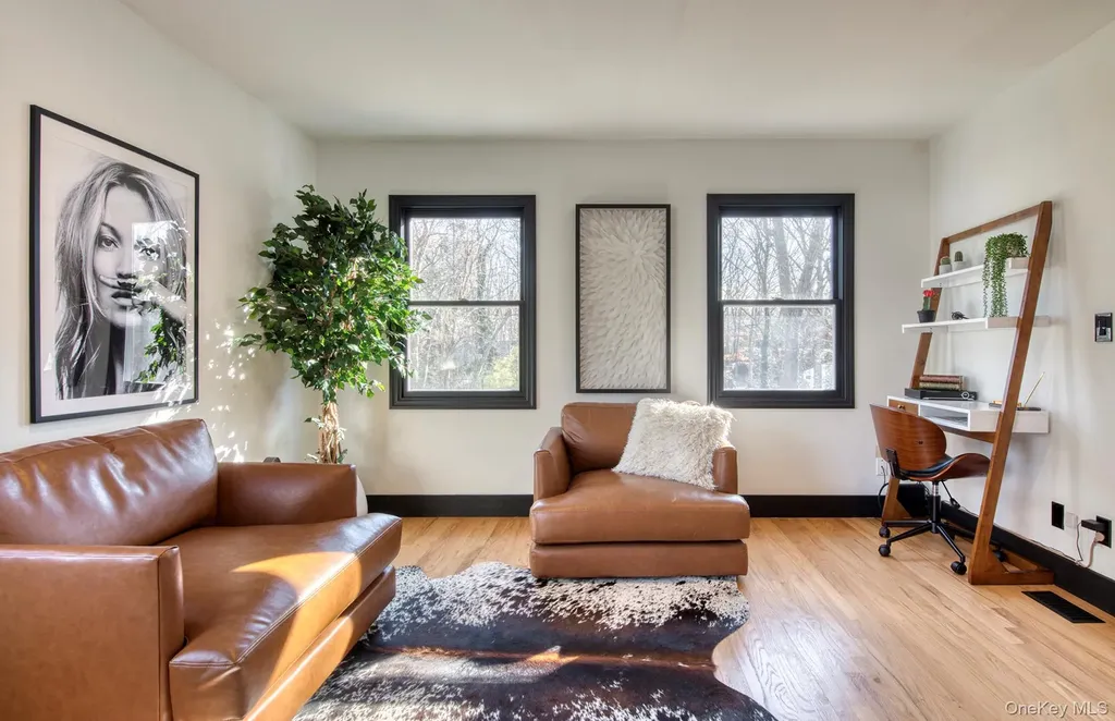 66 Knoll Road Southampton NY 11968