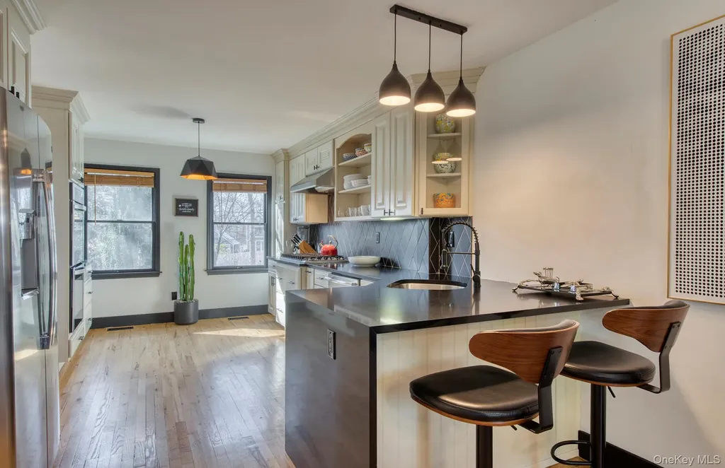 66 Knoll Road Southampton NY 11968