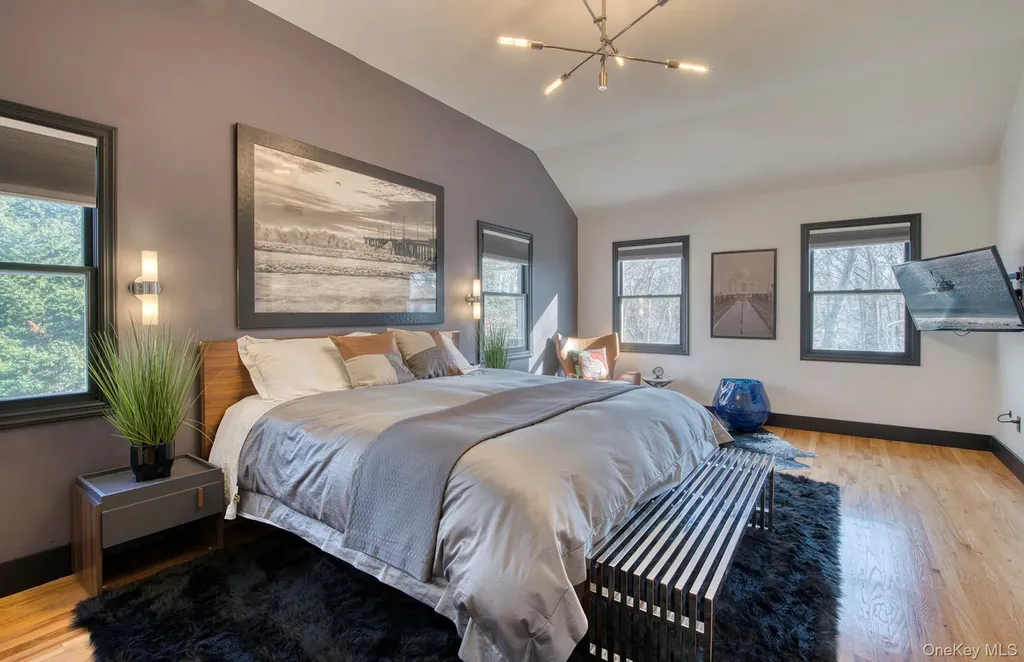 66 Knoll Road Southampton NY 11968