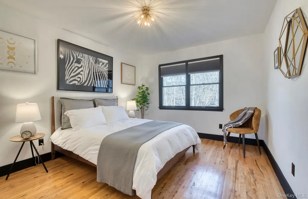 66 Knoll Road Southampton NY 11968