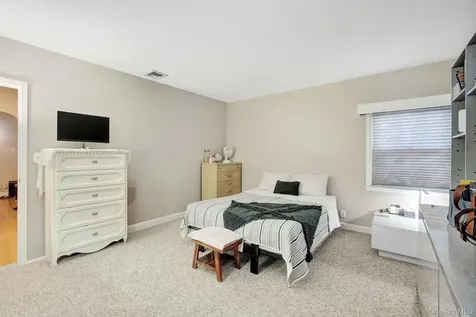 757 Bixby Drive Baldwin NY 11510