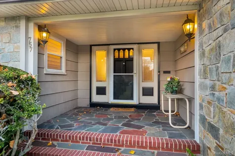 757 Bixby Drive Baldwin NY 11510