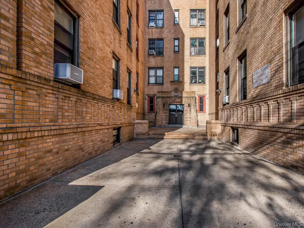 829 Adee Avenue Bronx NY 10467