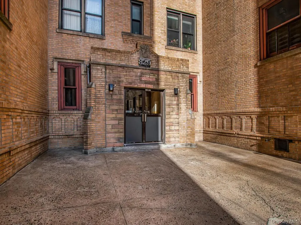 829 Adee Avenue Bronx NY 10467