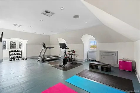 99 Mamaroneck Road Scarsdale NY 10583