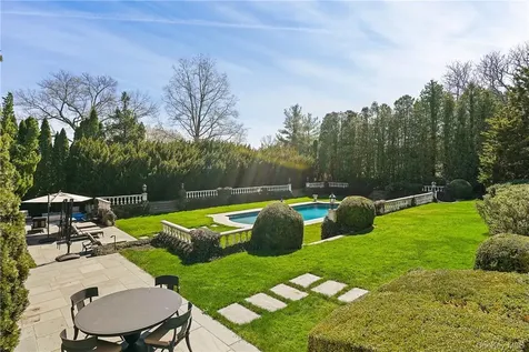 99 Mamaroneck Road Scarsdale NY 10583