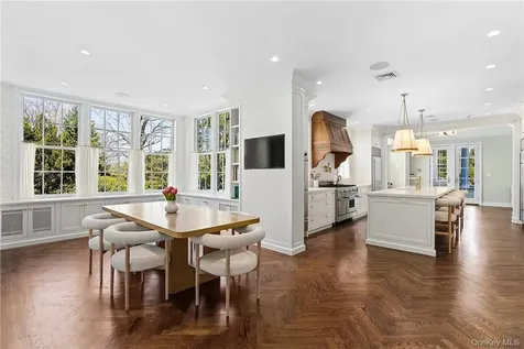99 Mamaroneck Road Scarsdale NY 10583