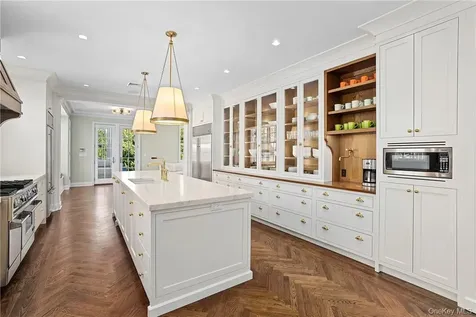 99 Mamaroneck Road Scarsdale NY 10583
