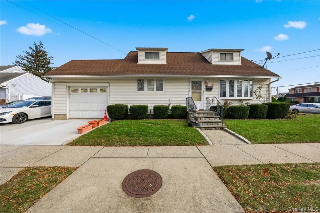 11 Crescent Street Oyster Bay NY 11801