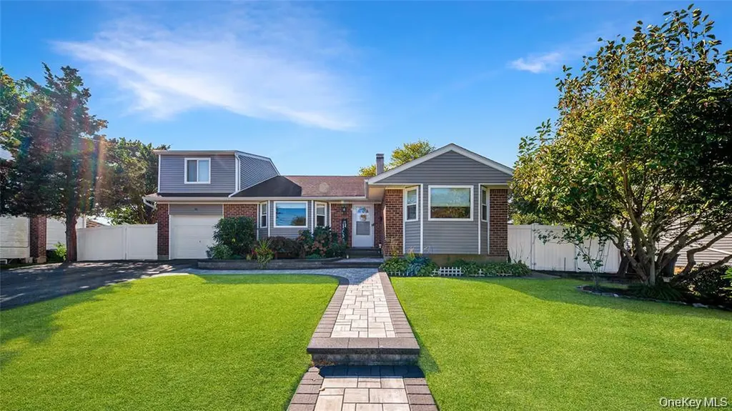 10 Ponder Lane Deer Park NY 11729
