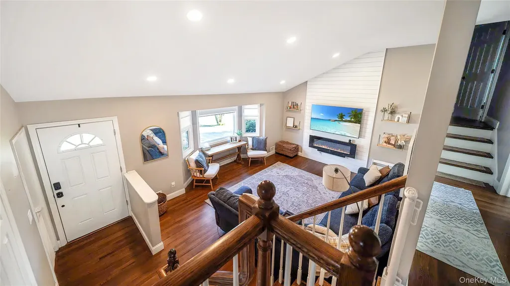 10 Ponder Lane Deer Park NY 11729
