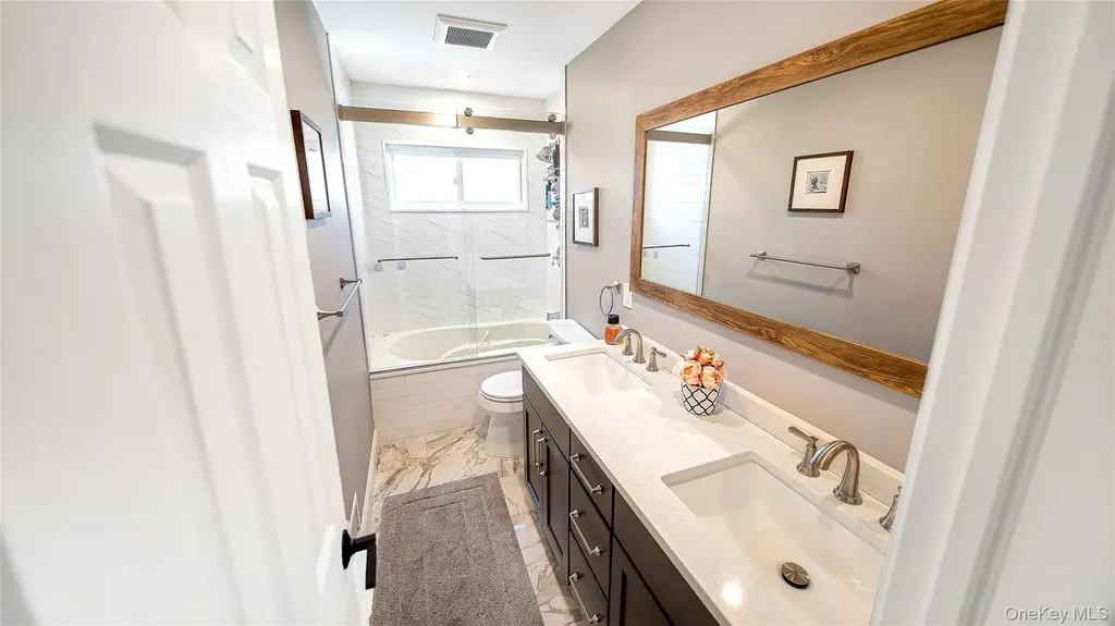 10 Ponder Lane Deer Park NY 11729