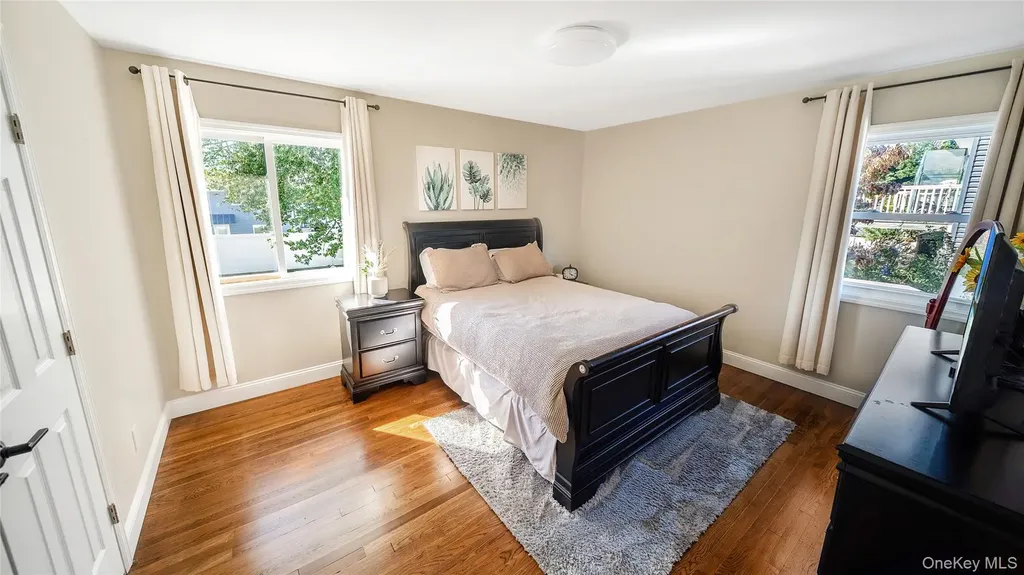10 Ponder Lane Deer Park NY 11729